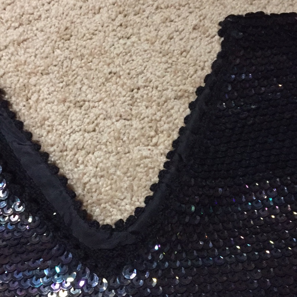 Dressy sequined top. - Picture 3 of 7